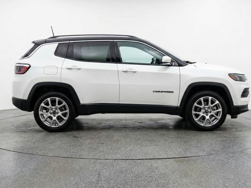Used 2025 Jeep Compass Limited image 11
