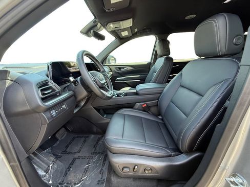 Used 2026 Chevrolet Traverse LT w/ Driver Confidence Package AWD/4WD image 9