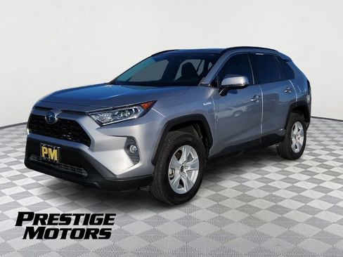 Used 2021 Toyota RAV4 XLE w/ Convenience Package AWD/4WD image 3