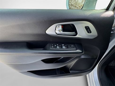 Certified 2022 Chrysler Pacifica Touring-L w/ S Appearance Package image 25