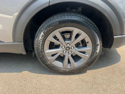 Used 2024 Ford Explorer XLT w/ Equipment Group 202A AWD/4WD image 9