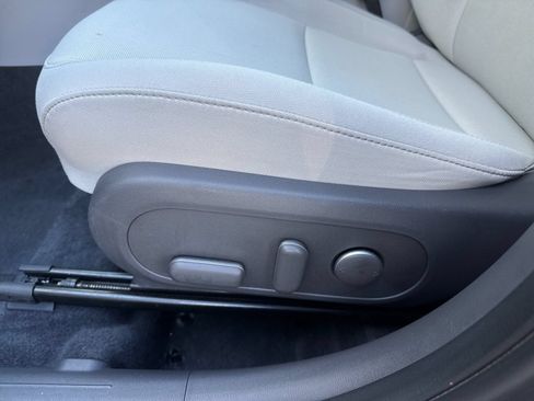 Used 2025 Hyundai Kona SEL AWD/4WD image 12