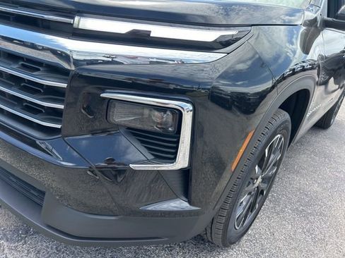New 2026 Chevrolet Traverse LT w/ Sun and Wheel Package FWD image 9