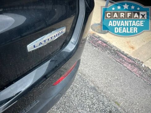 Used 2024 Jeep Compass Latitude AWD/4WD image 3