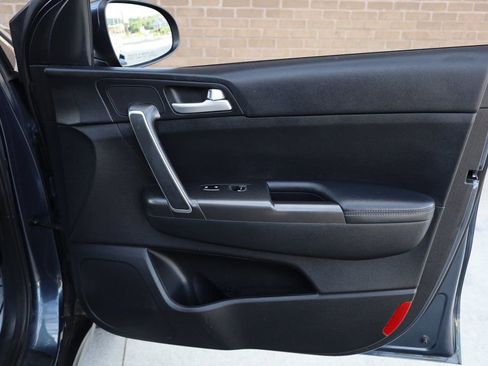 Used 2022 Kia Sportage LX image 25