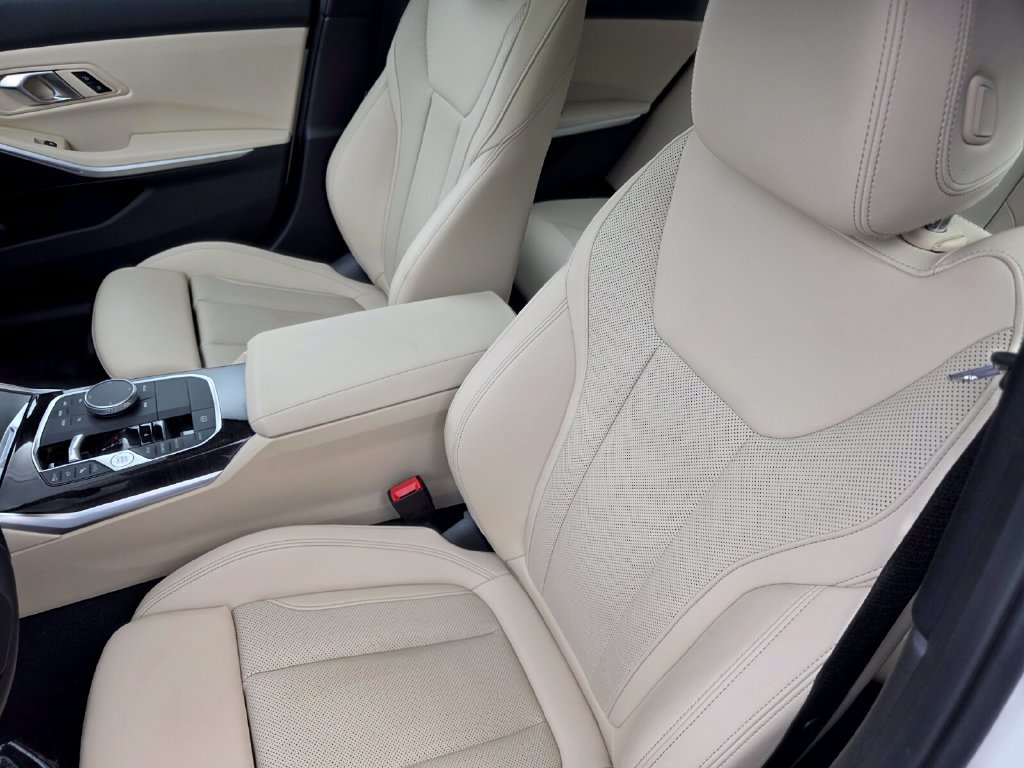 Certified 2024 BMW 330i Sedan w/ Convenience Package RWD image 11