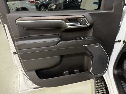 Used 2024 Chevrolet Silverado 1500 LTZ AWD/4WD image 17