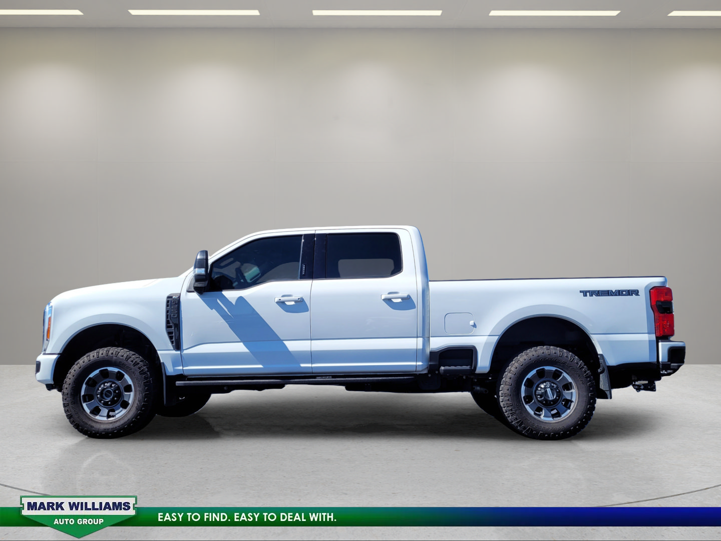 Used 2023 Ford F250 XLT w/ Black Appearance Package AWD/4WD image 7