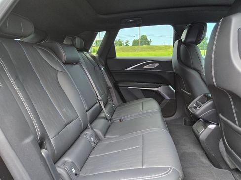 Used 2024 Cadillac Lyriq Luxury AWD/4WD image 17