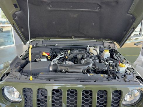 Used 2023 Jeep Gladiator Sport AWD/4WD image 34