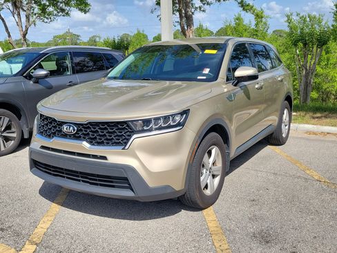 Used 2021 Kia Sorento LX image 2