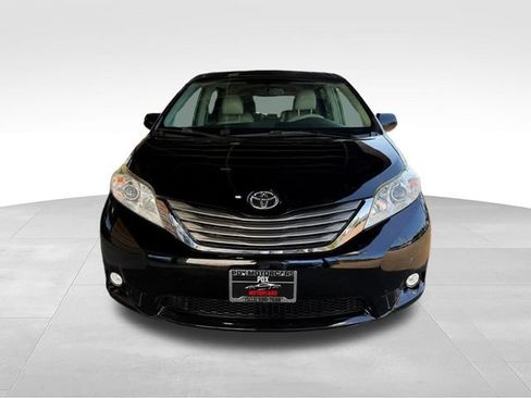 Used 2014 Toyota Sienna XLE FWD image 8