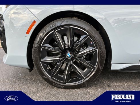 Used 2025 BMW 760i xDrive w/ Premium Package AWD/4WD image 26