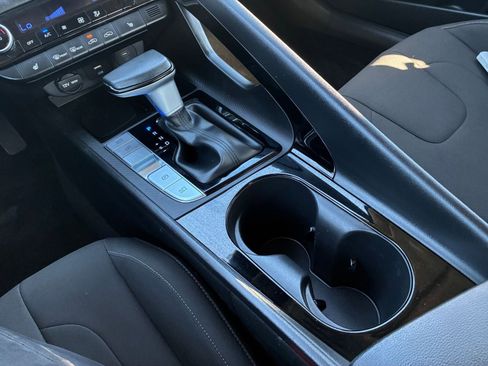 Used 2025 Hyundai Elantra SEL image 41