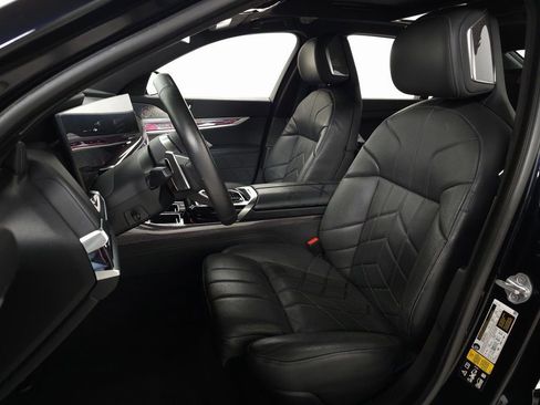 Used 2023 BMW 760i xDrive image 16