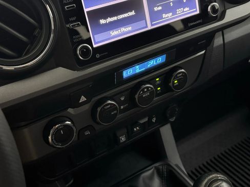 Used 2022 Toyota Tacoma TRD Off-Road image 19
