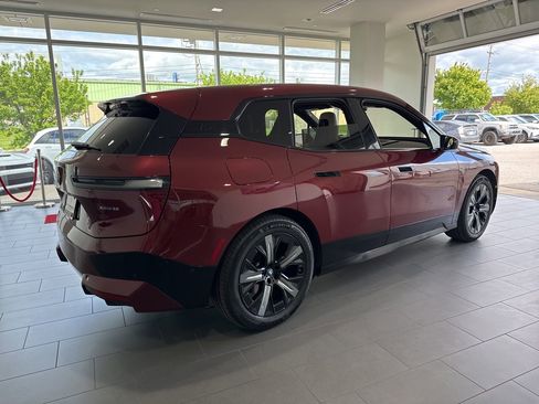 Used 2023 BMW iX xDrive50 w/ Premium Package AWD/4WD image 8