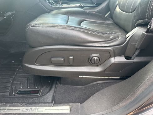 Used 2015 GMC Acadia SLT image 13