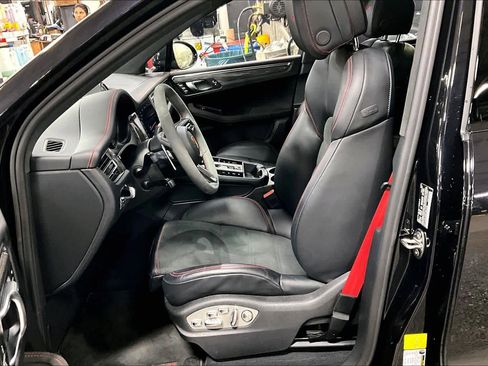 Used 2024 Porsche Macan GTS image 9