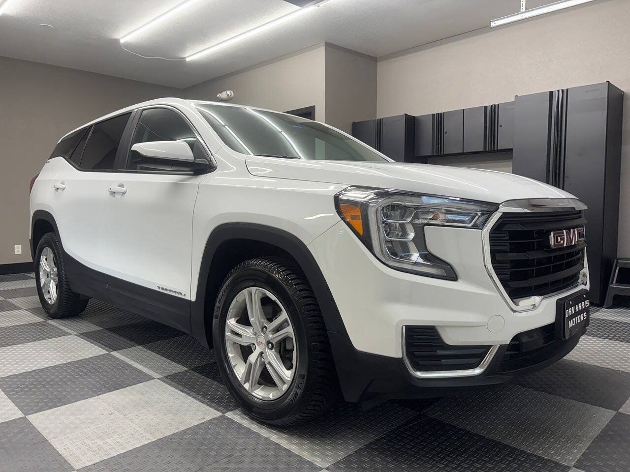 Used 2023 GMC Terrain SLE FWD image 4