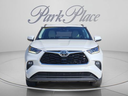 Used 2022 Toyota Highlander Limited FWD image 9