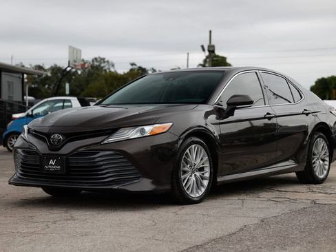 Used 2019 Toyota Camry XLE image 4