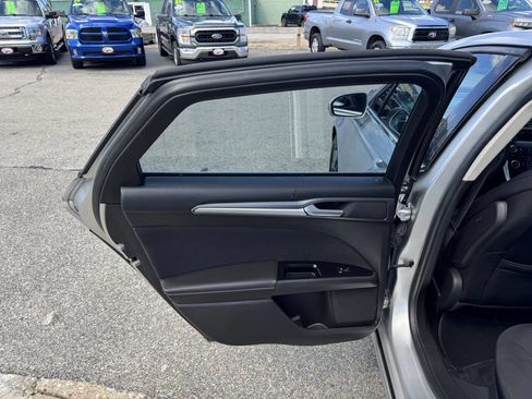 Used 2013 Ford Fusion SE FWD image 26