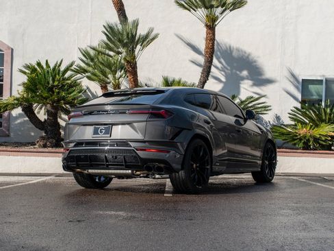 Used 2024 Lamborghini Urus S image 3
