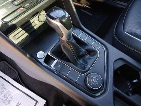 Used 2022 Volkswagen Tiguan SEL R-Line image 25