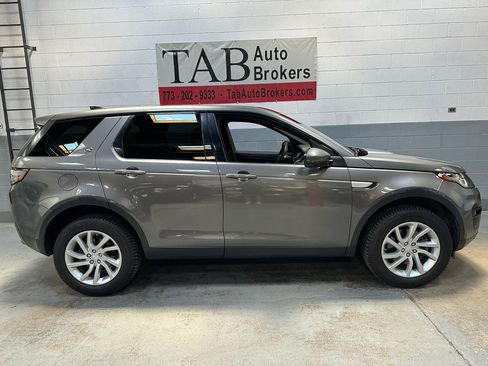 Used 2019 Land Rover Discovery Sport HSE AWD/4WD image 2