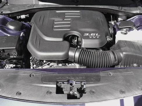 Used 2020 Dodge Charger SXT image 10