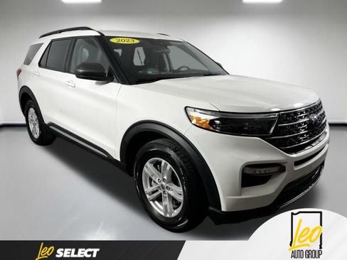 Used 2023 Ford Explorer XLT w/ Equipment Group 202A AWD/4WD image 4