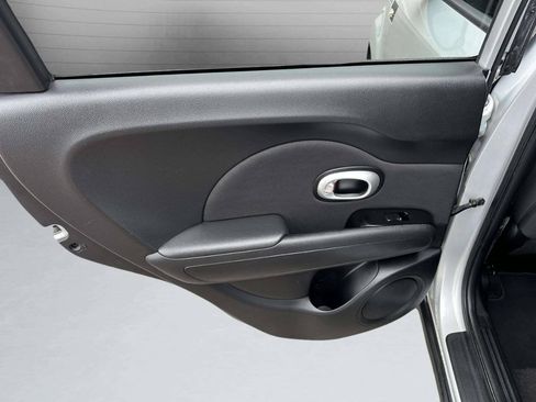 Used 2014 Kia Soul FWD image 16
