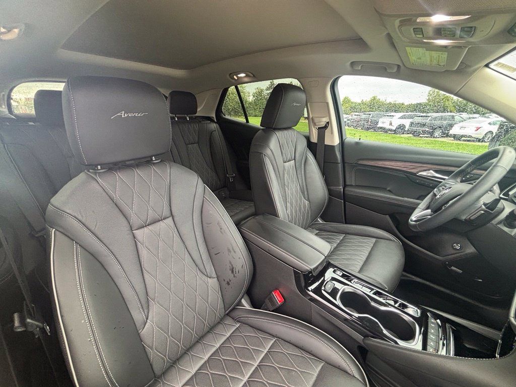 Used 2023 Buick Envision Avenir AWD/4WD image 32