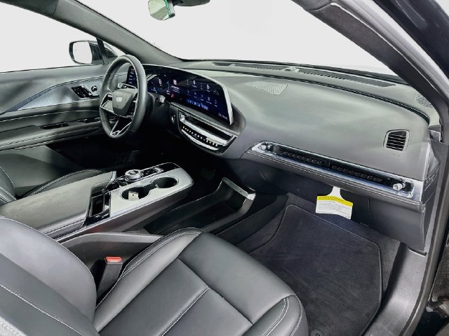 Used 2024 Cadillac Lyriq Tech w/ Driver Assist Package AWD/4WD image 31