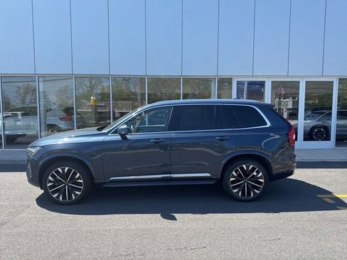 Certified 2025 Volvo XC90 B6 Plus AWD/4WD image 2