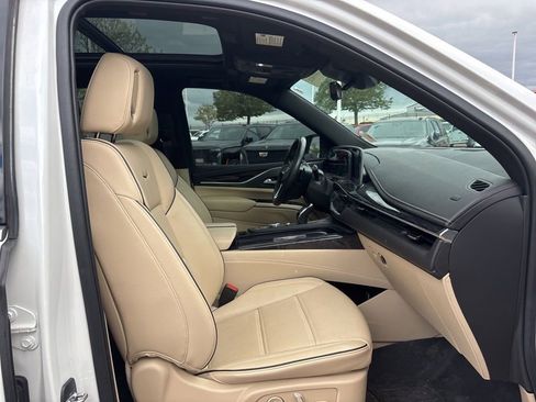 Certified 2022 Cadillac Escalade Premium Luxury AWD/4WD image 23