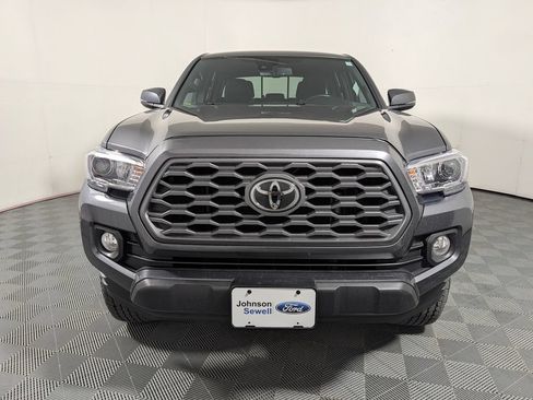 Used 2021 Toyota Tacoma TRD Off-Road w/ Technology Package AWD/4WD image 3