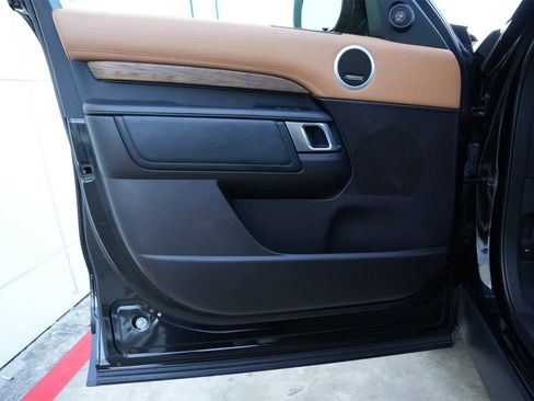 Used 2017 Land Rover Discovery HSE Luxury image 17