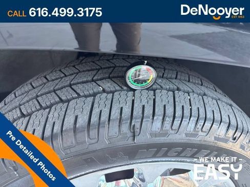 Used 2019 Chevrolet Tahoe Premier AWD/4WD image 10