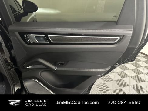 Used 2022 Porsche Cayenne Turbo S image 15
