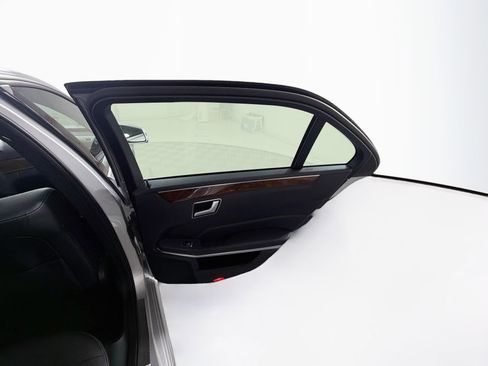 Used 2014 Mercedes-Benz E 350 4MATIC Sedan image 31