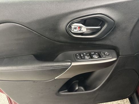 Used 2019 Jeep Cherokee Latitude image 11