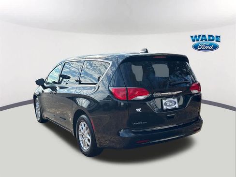 Used 2023 Chrysler Voyager LX image 7