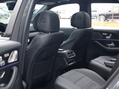 Used 2026 Mercedes-Benz GLS 450 4MATIC image 25