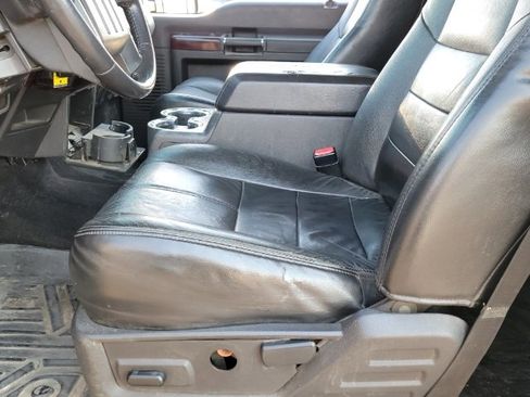 Used 2010 Ford F350 Lariat image 6