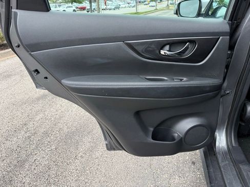 Used 2017 Nissan Rogue S AWD/4WD image 31
