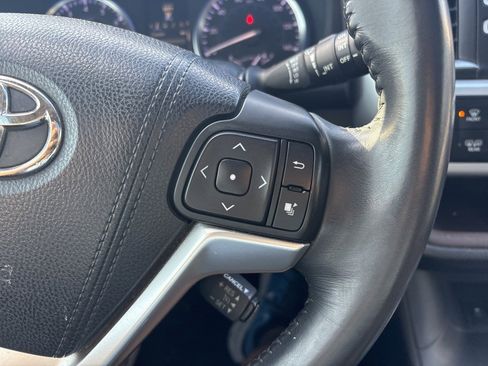 Used 2015 Toyota Highlander XLE image 22