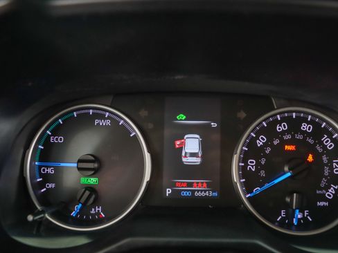 Used 2021 Toyota RAV4 LE AWD/4WD image 15
