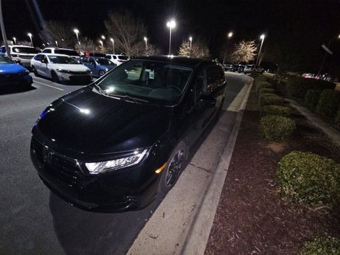 Used 2024 Honda Odyssey Elite image 4